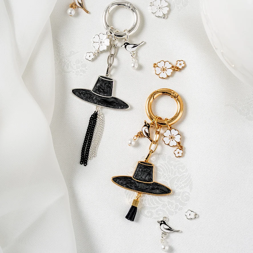 FLOWER & BIRD GAT KEYRING