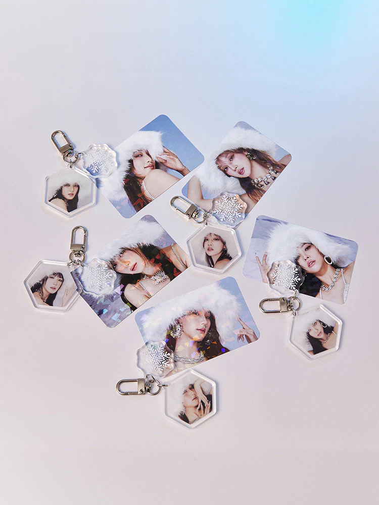 (G)I-DLE - SUPER LADY OFFICIAL MD ACRYLIC KEYRING PHOTOCARD SET 1 VER. - Image 4