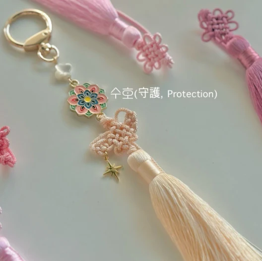 LOTUS NORIGAE WITH STAR CHARM