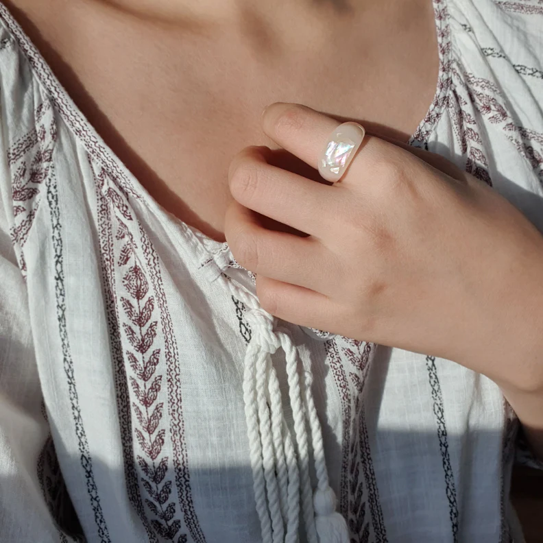 MOTHER OF PEARL RING ANGEL'S FRAGMENT