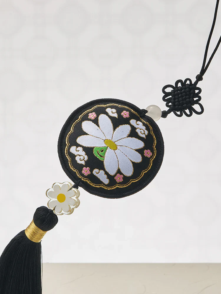 ZO&FRIENDS - K-EDITION A&NE TASSEL KEYRING